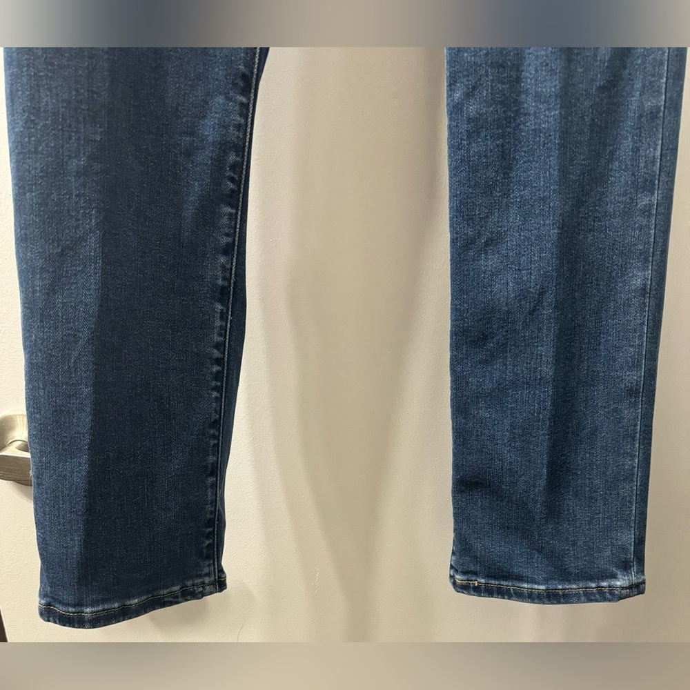 Levi’s 724 High Rise Straight Jeans. Size 26. Color Blue Wave Dark Wash. - Picture 4 of 12